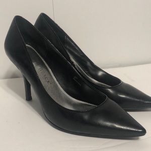 White House Black Market women’s 9M black heels